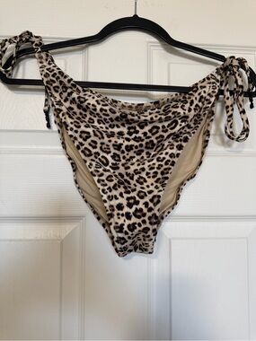 SKIMS Signature Swim Dipped Tie Side Bottoms – Champagne Leopard Print – Size 2X